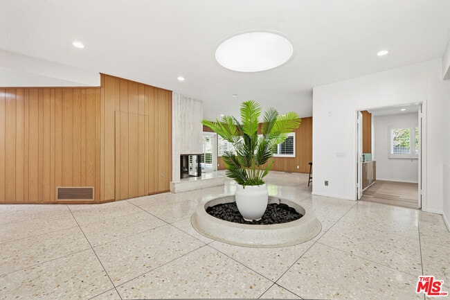 Building Photo - 8900 Alto Cedro Dr