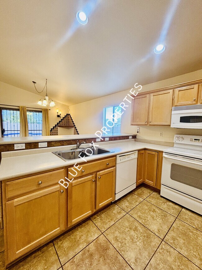 Building Photo - 2826 N Ramie Pl