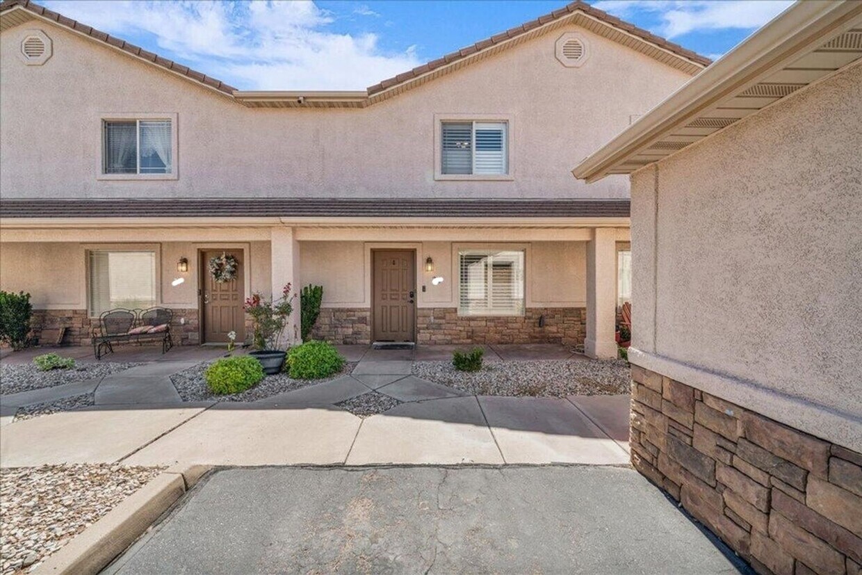 Foto principal - Great location 3 bed, 2.5 bath, 1 car gara...