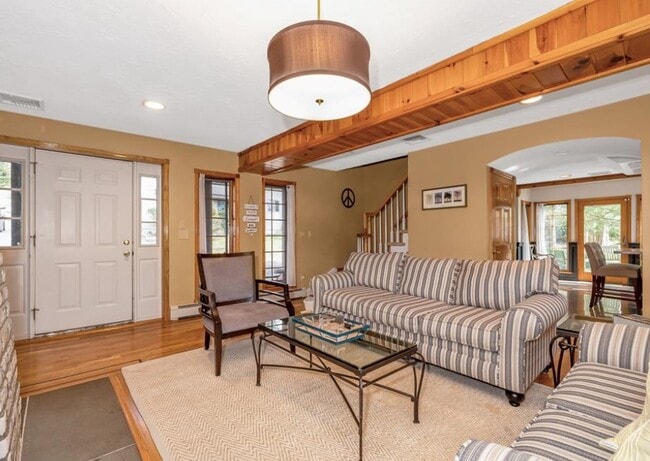 Building Photo - 16 Faraway Rd