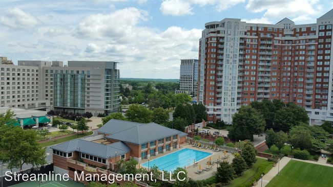 Building Photo - 2 br, 2.5 bath House - 5809 Nicholson Ln #711