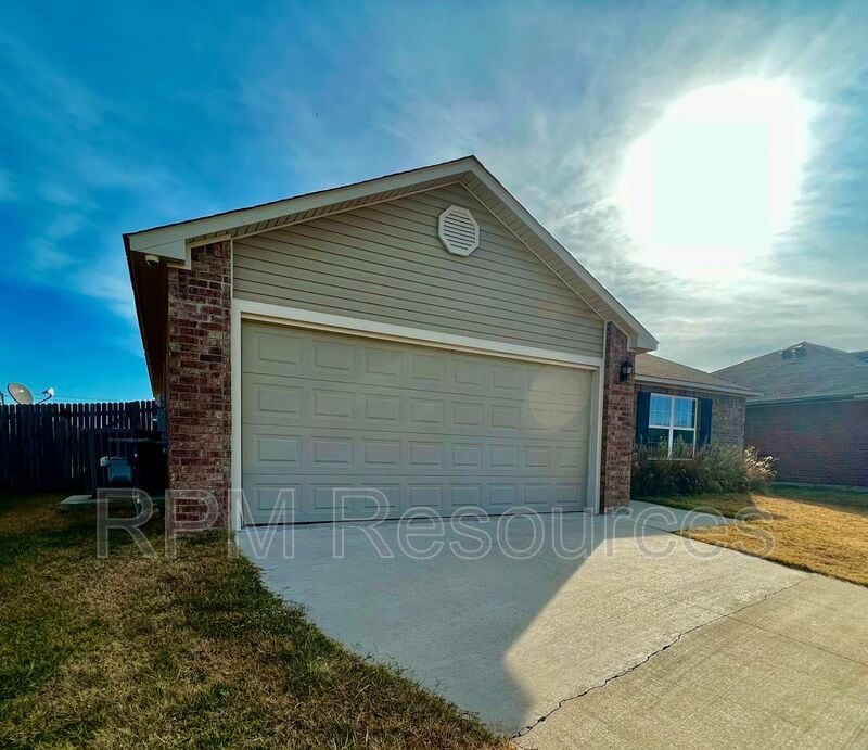 Primary Photo - 2940 Cider Mill Ln