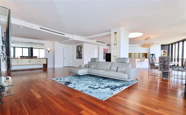 Foto del edificio - 1000 E Island Blvd