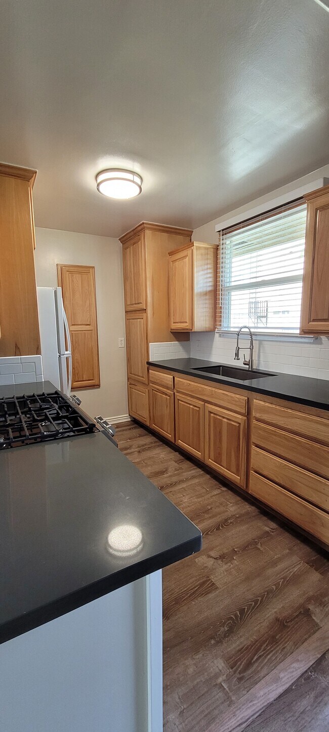Remodeled kitchen - 5317 Cahuenga Blvd