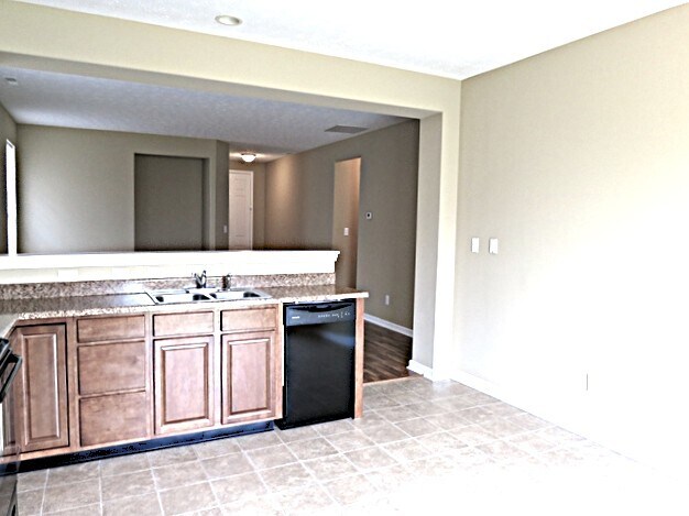 Foto del edificio - 8185 Sydney Ln