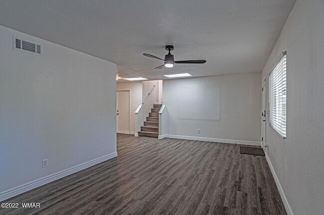 Building Photo - 580 N 9th Dr