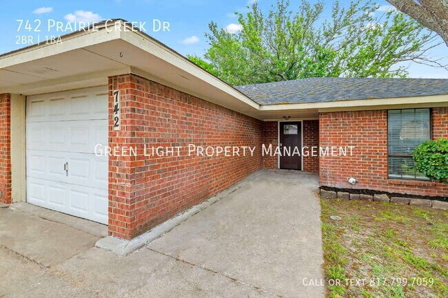 Foto del edificio - 742 Prairie Creek Dr