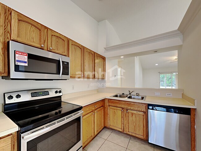 Building Photo - 1009 SW Alcantarra Blvd