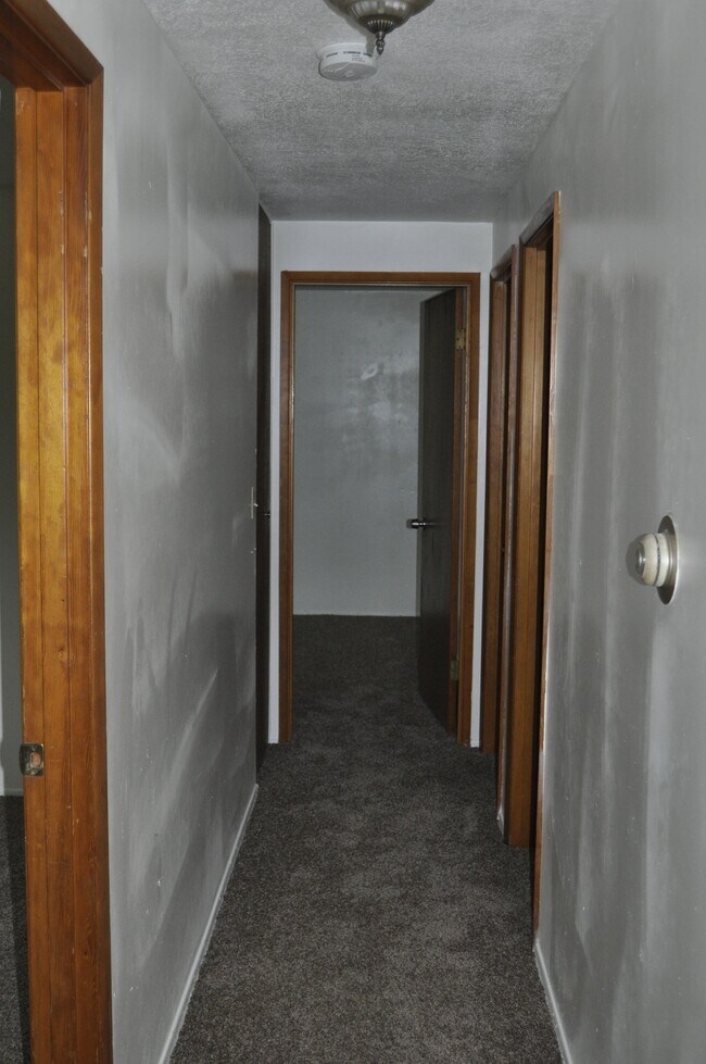 Building Photo - 1404 N Holladay Dr