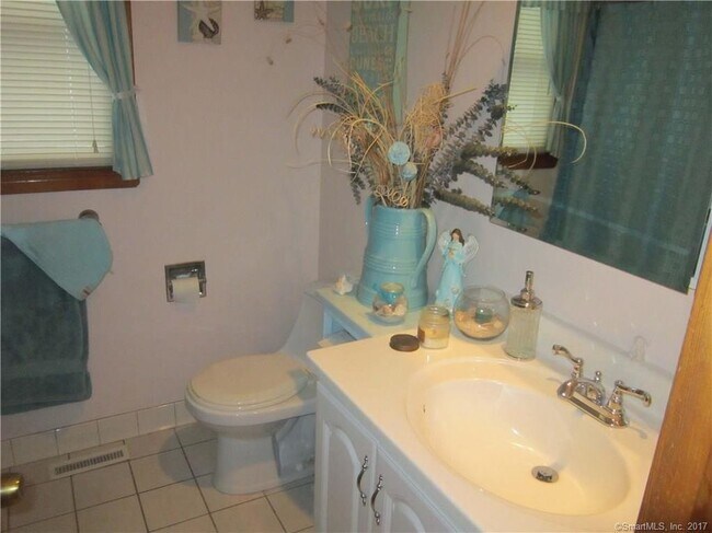 bathroom - 19 Merritt Ave, Apartment #2
