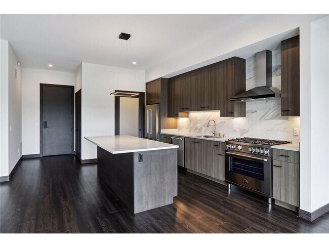 Foto del edificio - 253 Lake St E