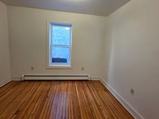 Building Photo - 171 Frank St