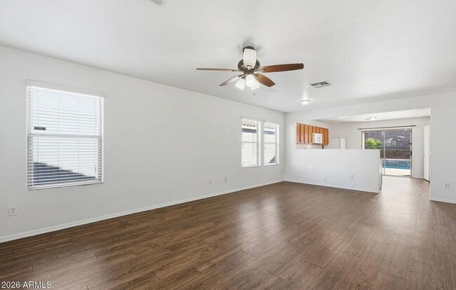 Building Photo - 211 E Valley View Dr