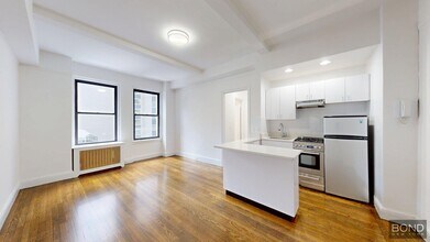 Building Photo - 140 E 46th St