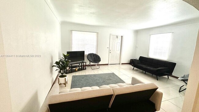 Foto del edificio - 1429 NE 147th St