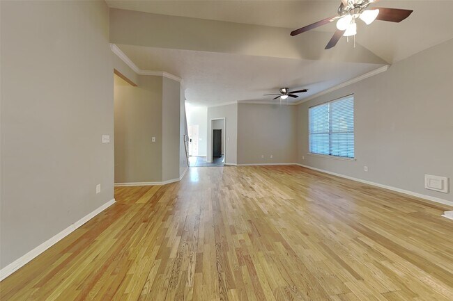 Building Photo - 6 E Summer Storm Cir