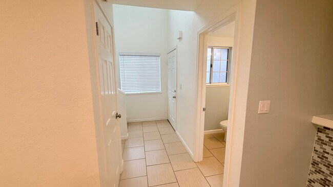 Foto del edificio - 1013 Woodside Rd