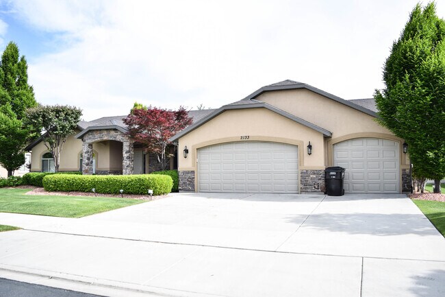 Foto del edificio - Idyllic Provo home w LOTS of garage space!