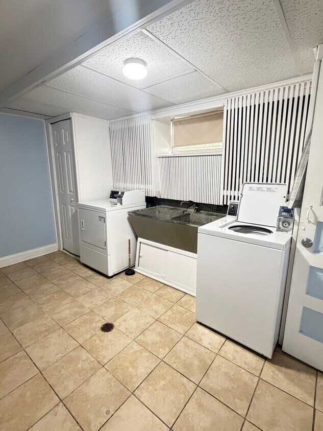 Foto del edificio - 7732 W Addison St