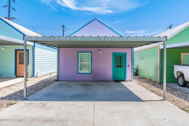 Building Photo - 1402 General Mouton Ave