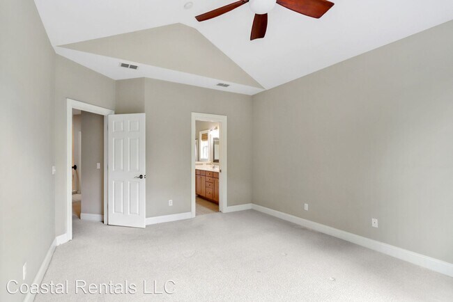 Building Photo - 3 br, 2.5 bath House - 32 Gold Oak Drive