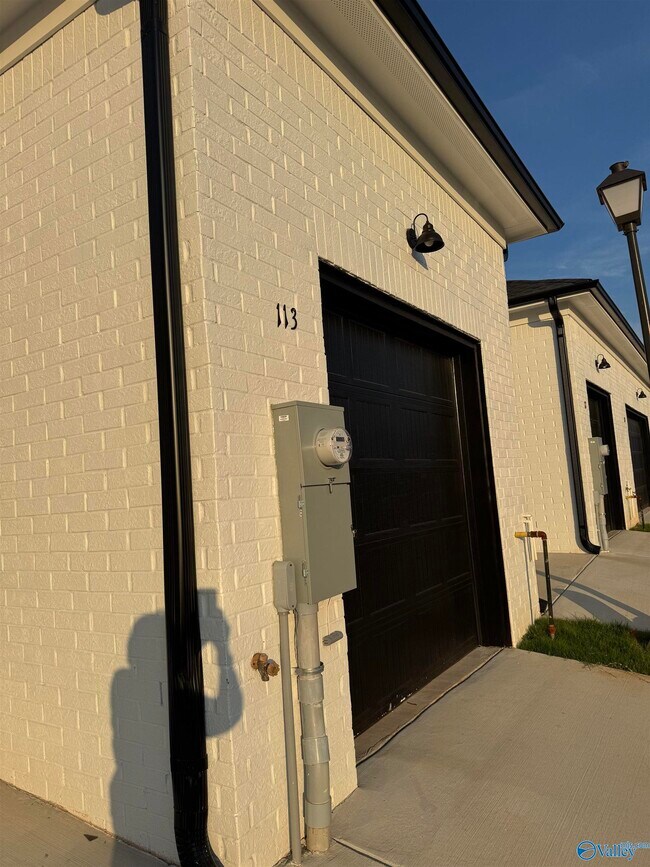 Building Photo - 131 Moss Brk Ln