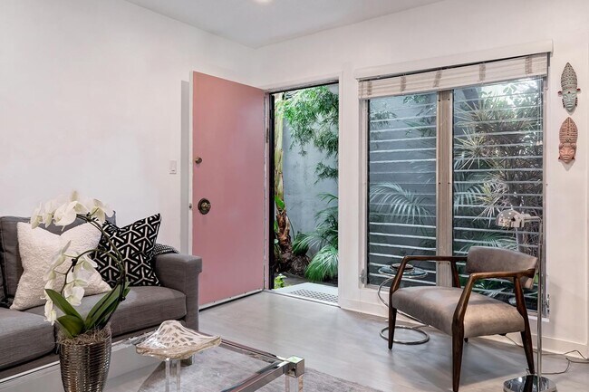 Foto del edificio - 1035 N Sierra Bonita Ave