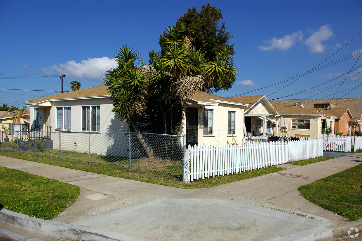 Building Photo - 1328 Hoover Ave