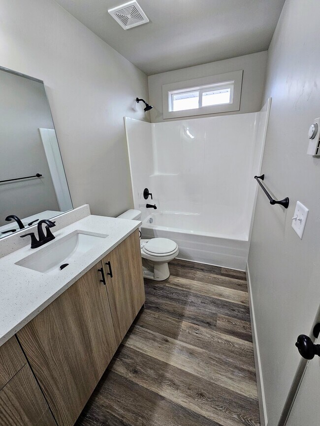 Building Photo - Freedom Acres 8-plex