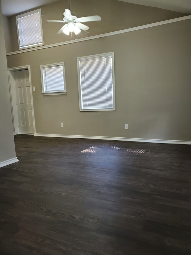 Living Room Continued - 10027 Kilarney Dr