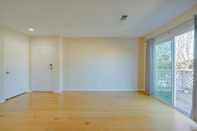 Building Photo - 13933 Midland Rd