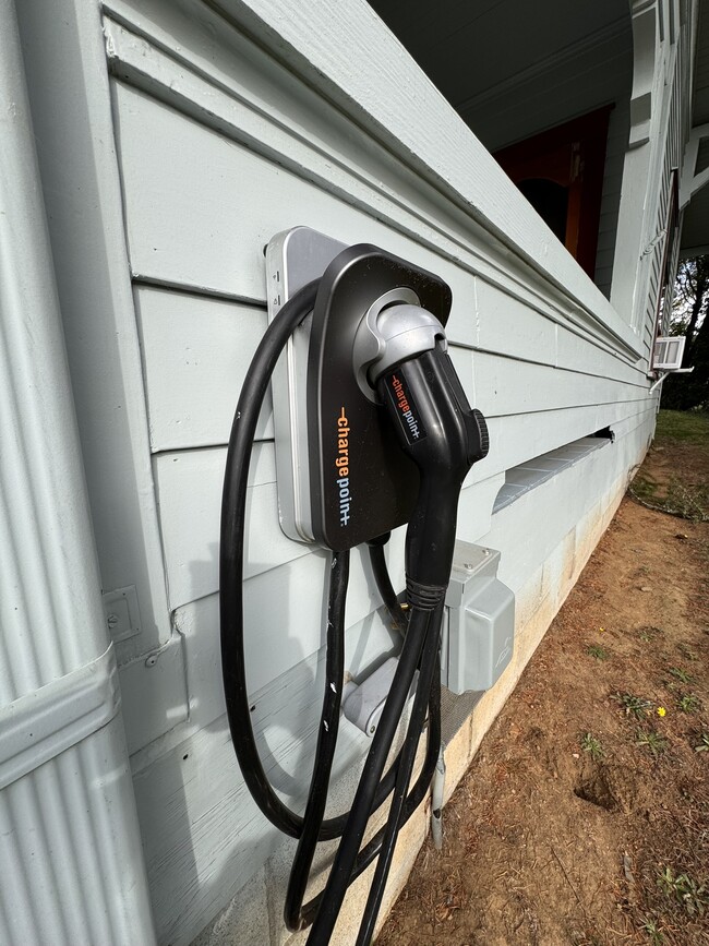 Estación de carga para vehículos eléctricos - 95389 Haynes Way Ln