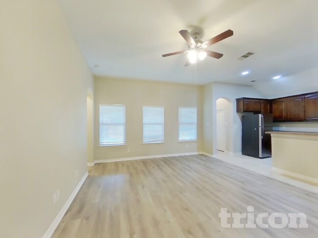 Building Photo - 207 Range Rd