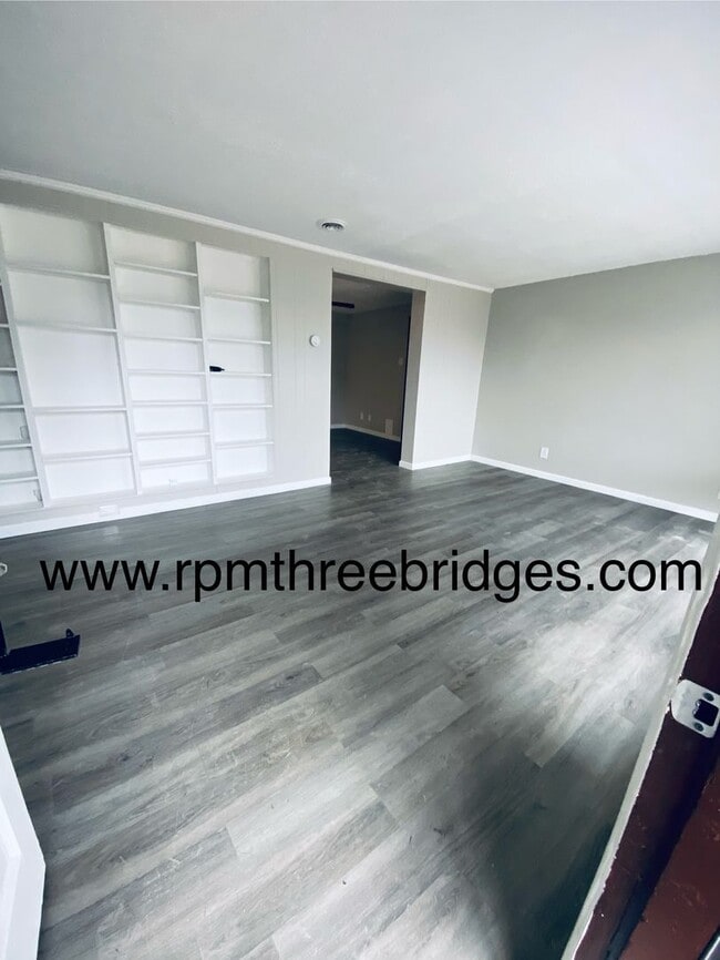 Building Photo - 4br/2ba Florissant Gem