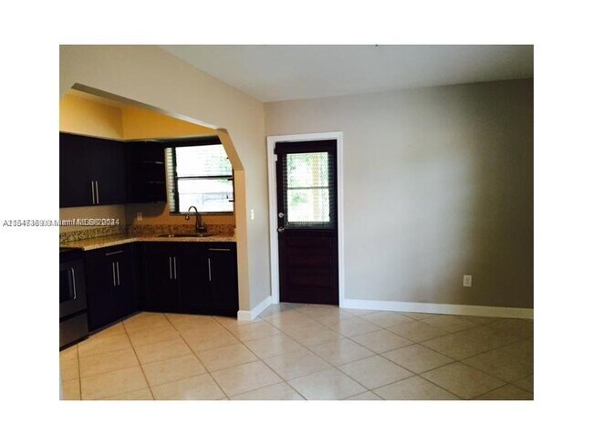Foto del edificio - 1150 NW 127th St