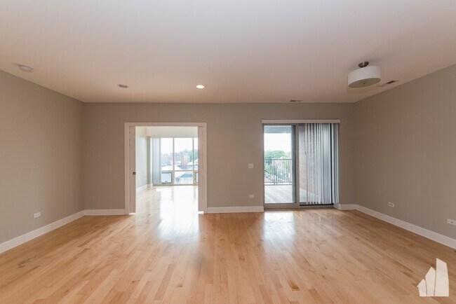 Foto del edificio - 1661 N Western Ave