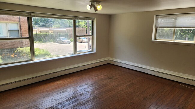 Foto del edificio - 2243 W Farwell Ave