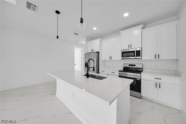 Foto del edificio - 4985 Fairway Ct
