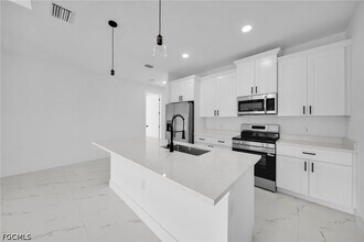 Building Photo - 4984 Fairway Ct