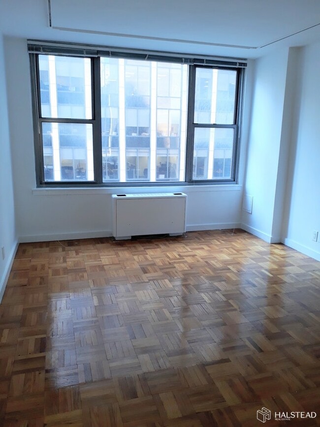 Building Photo - NO FEE + FREE RENT