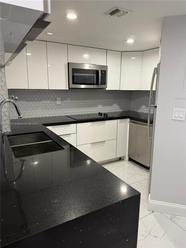 Foto del edificio - 8365 SW 152nd Ave