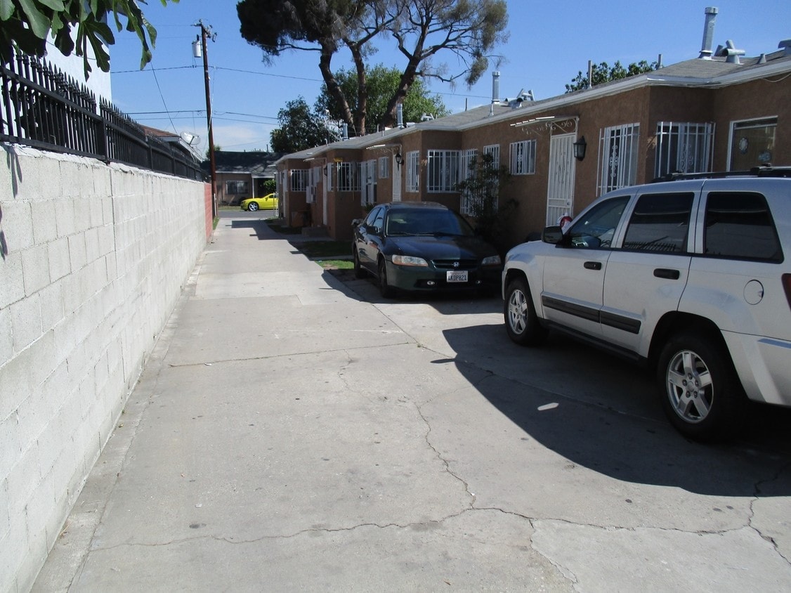 Building Photo - 3386 Norton Ave
