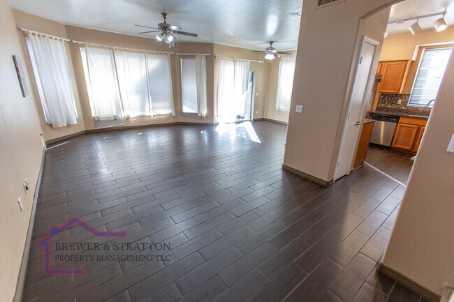 Building Photo - 3133 E Kristal Way