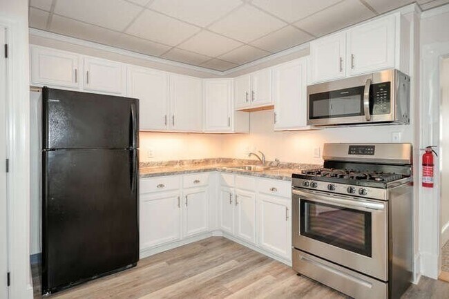 Foto del edificio - 319 Forge Village Rd