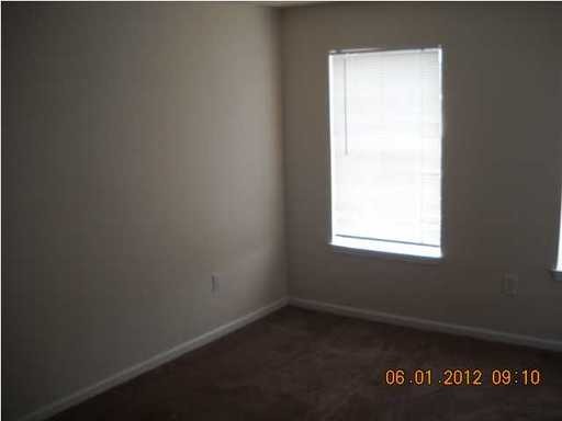 Building Photo - Great 2 Bedroom Unit in Indian Lake