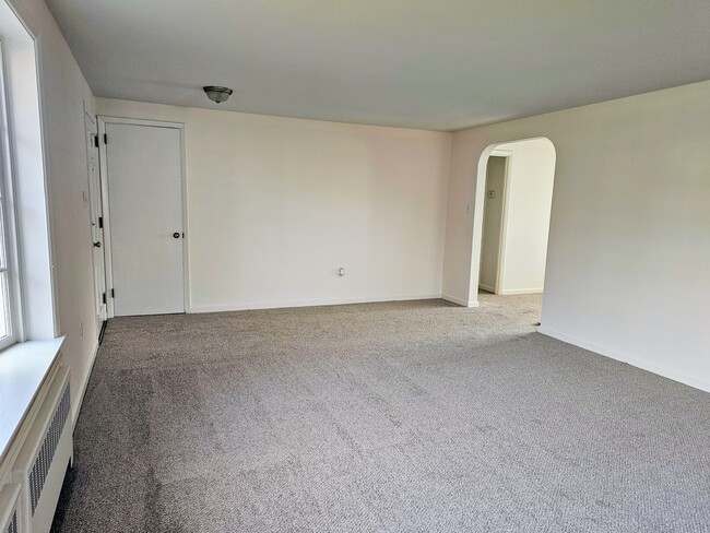 Building Photo - 292 W Main St