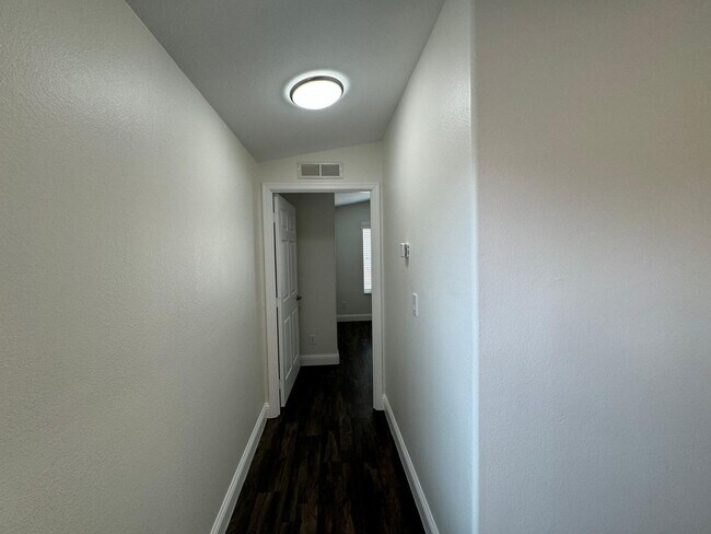 Building Photo - 2 Bedroom 2 Bath Manufactured Home