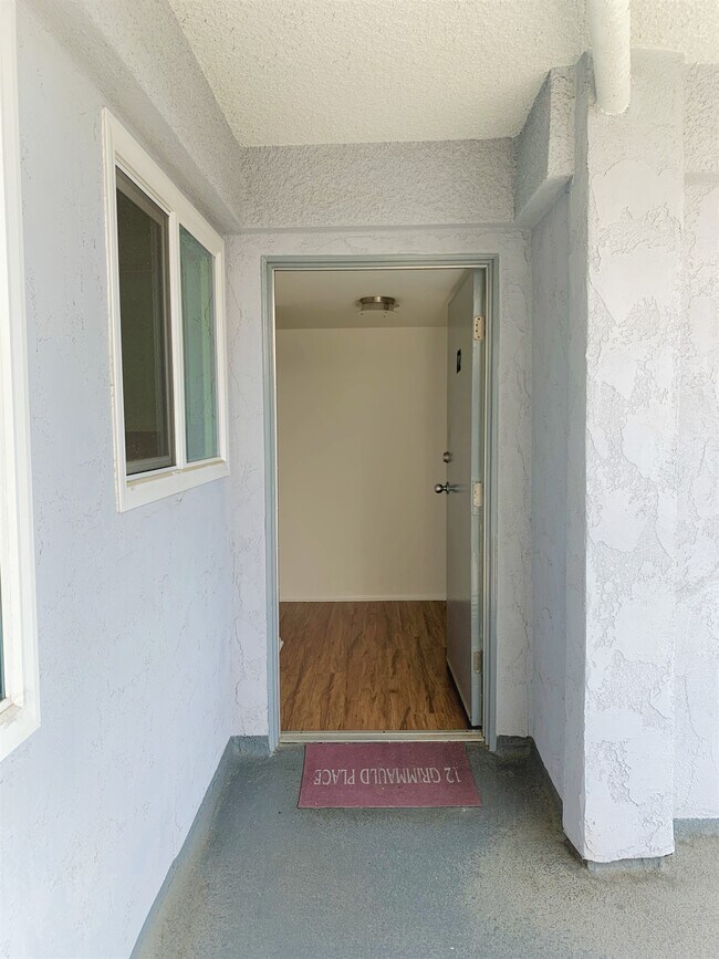 Entrance to the unit. - 14414 Addison St