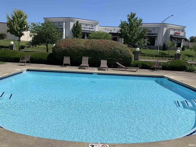 Building Photo - 1336 S College Mall Rd