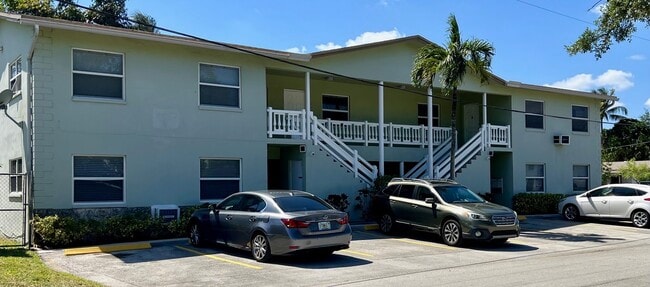 Building Photo - 300 SW 16th Ct